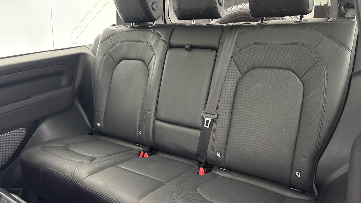 Land Rover Defender 90 Image 8