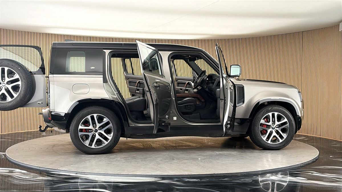 More views of Land Rover Defender 110