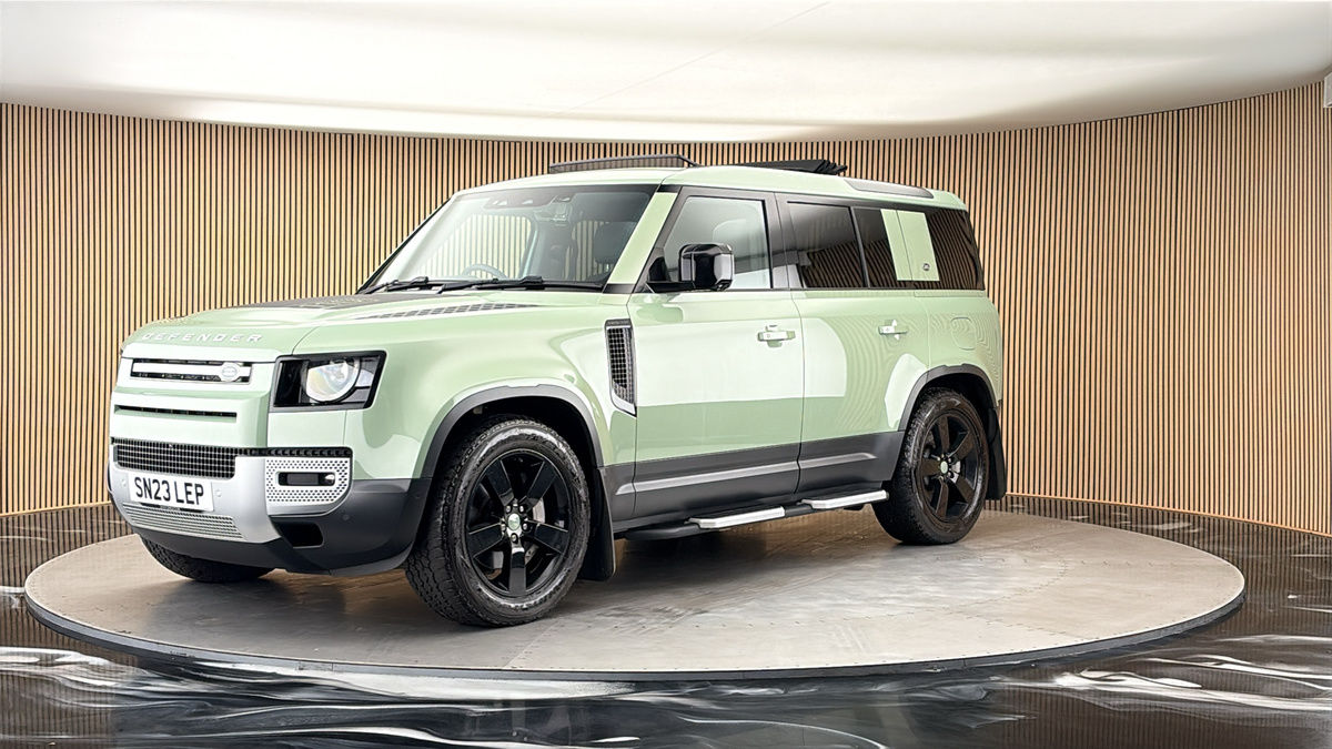 Land Rover Defender 110 Image 20
