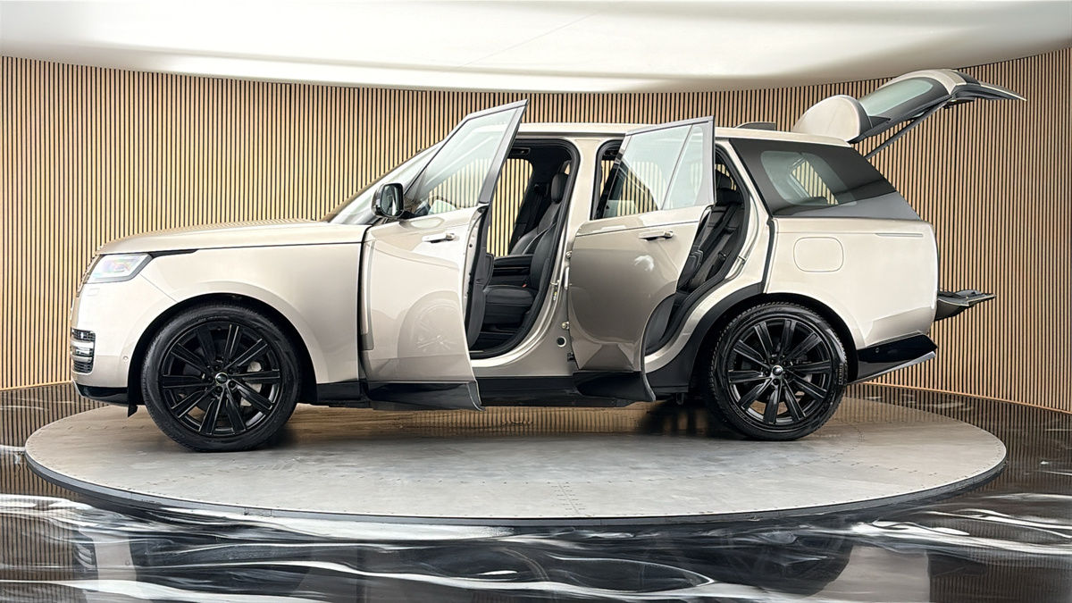 More views of Land Rover Range Rover