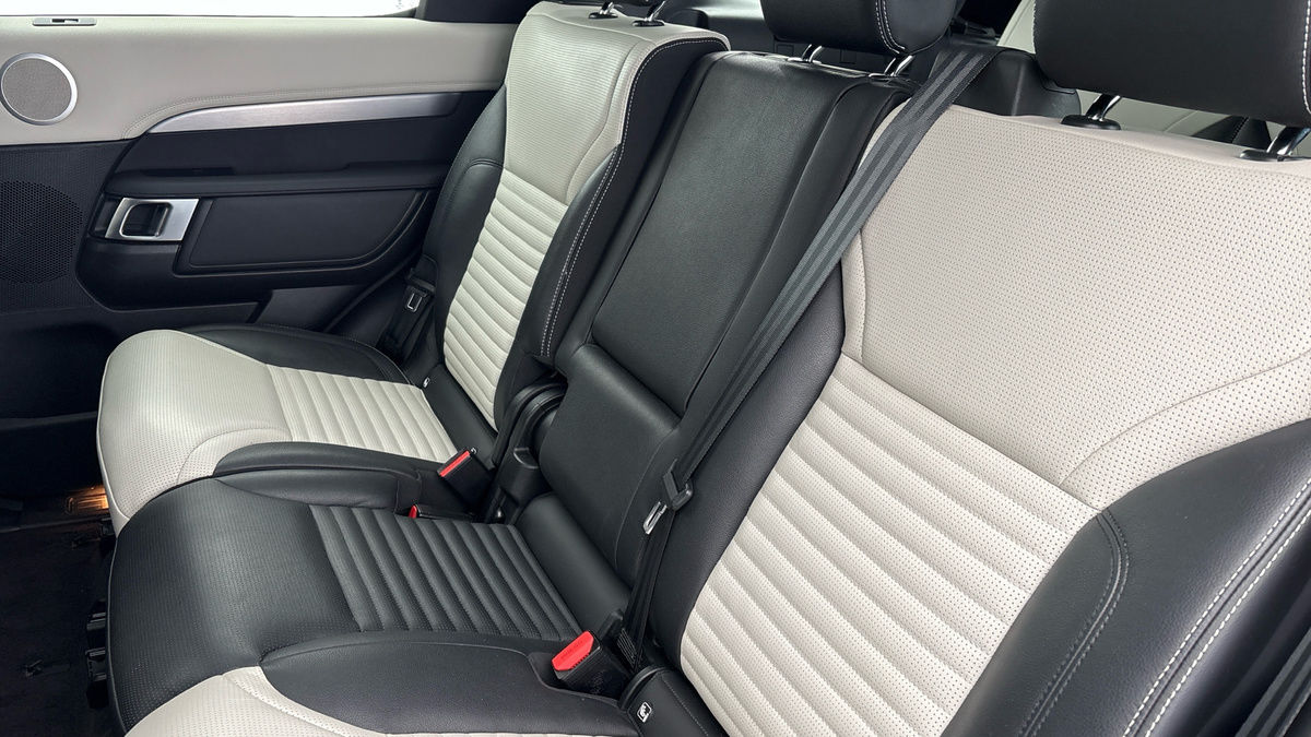 Land Rover Discovery Image 8