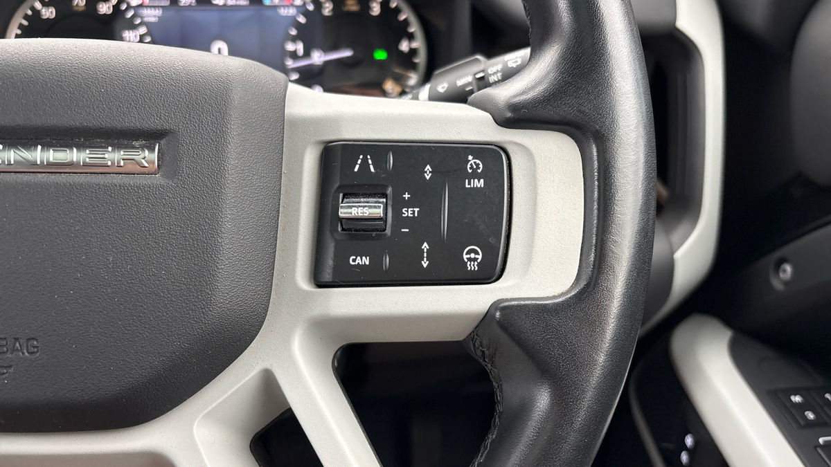 Land Rover Defender 110 Image 14
