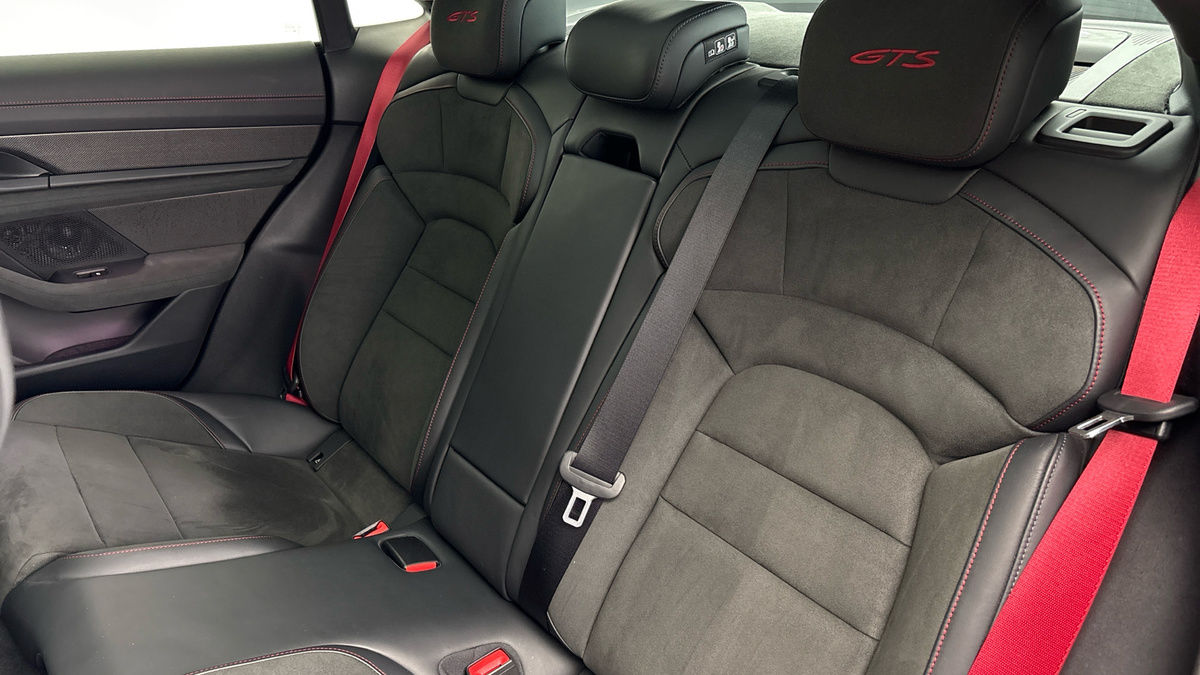Porsche Taycan Image 8