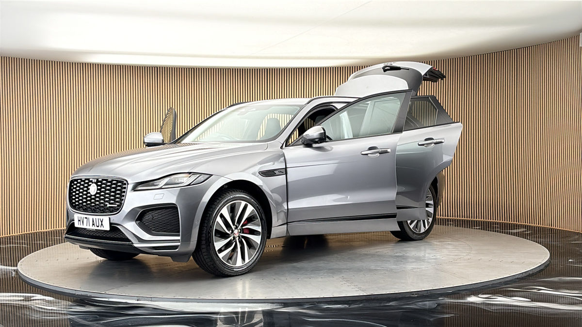 Jaguar F-PACE Image 22