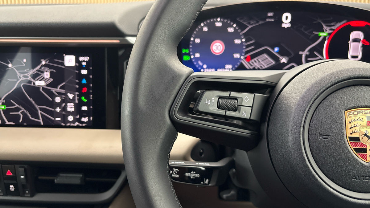 Porsche Macan Image 13
