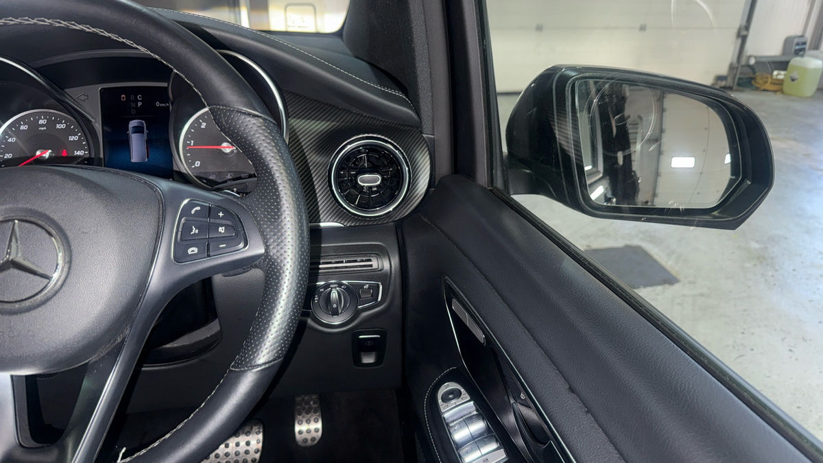 Mercedes-Benz V Class Image 14