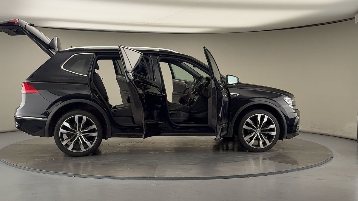 More views of Volkswagen Tiguan Allspace