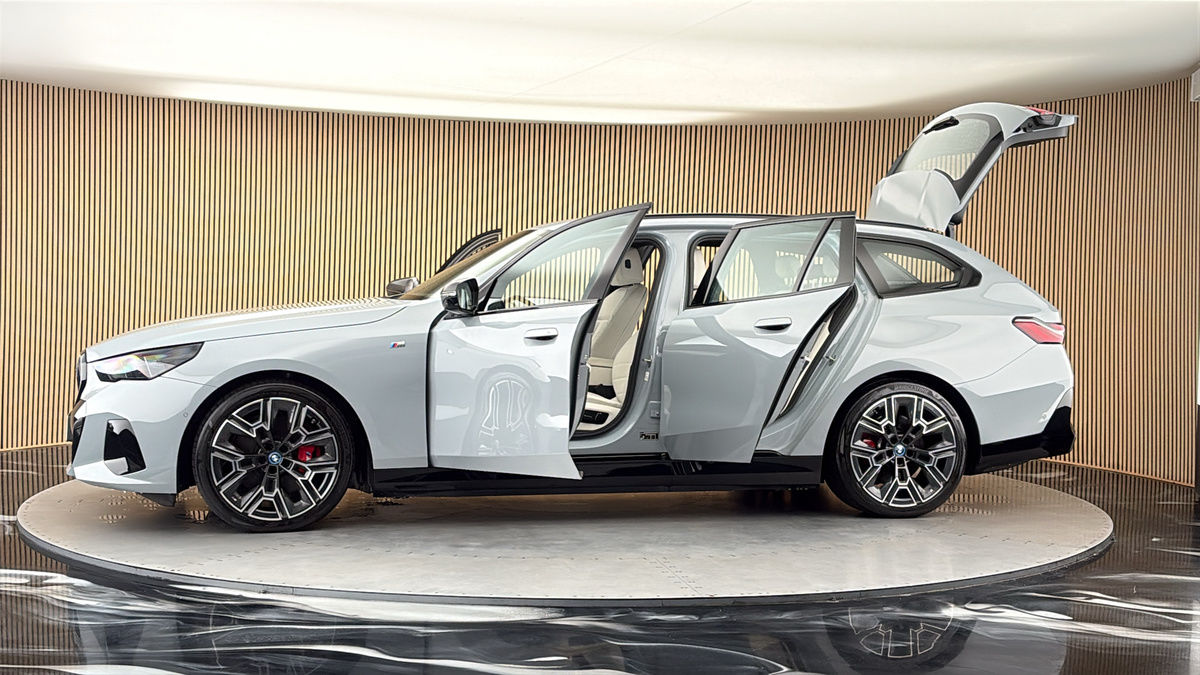 More views of BMW i5