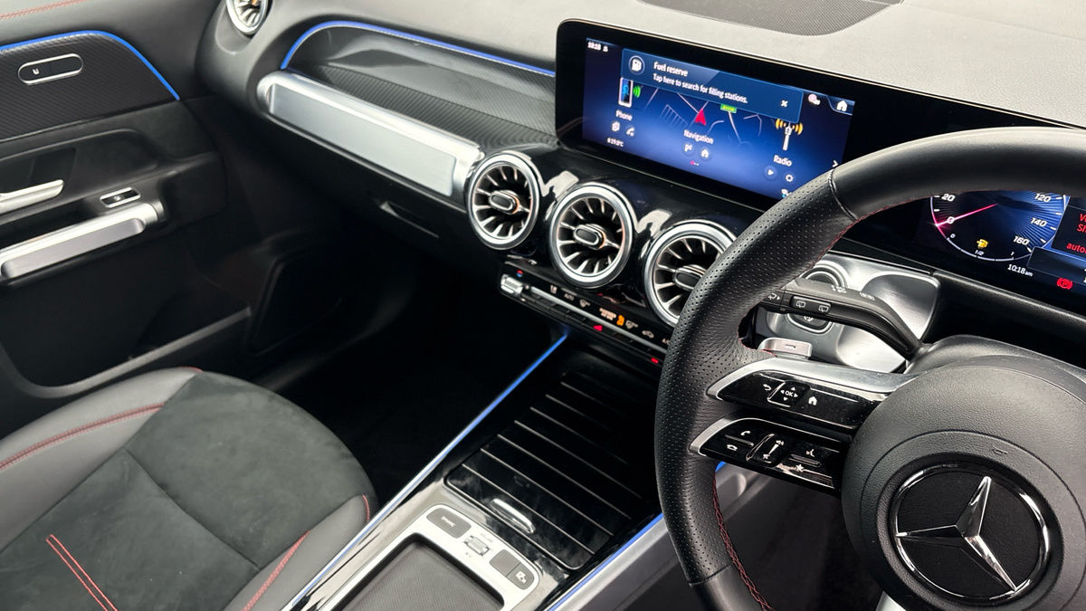 Mercedes-Benz GLB Image 18