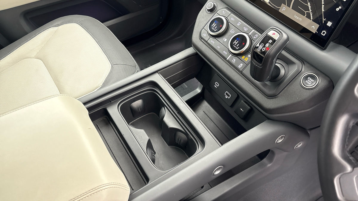 Land Rover Defender 90 Image 18