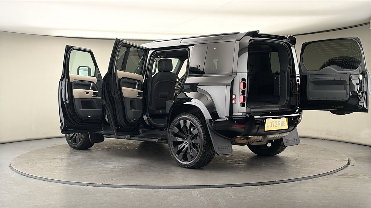 More views of Land Rover Defender 110