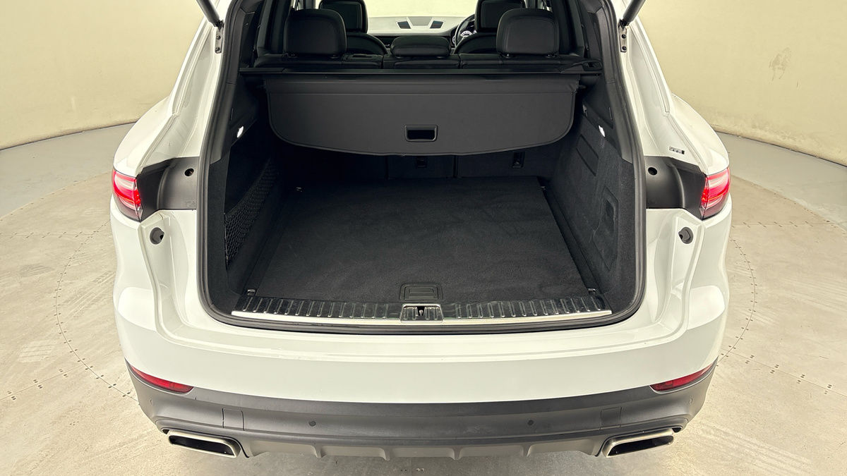 Porsche Cayenne Image 11