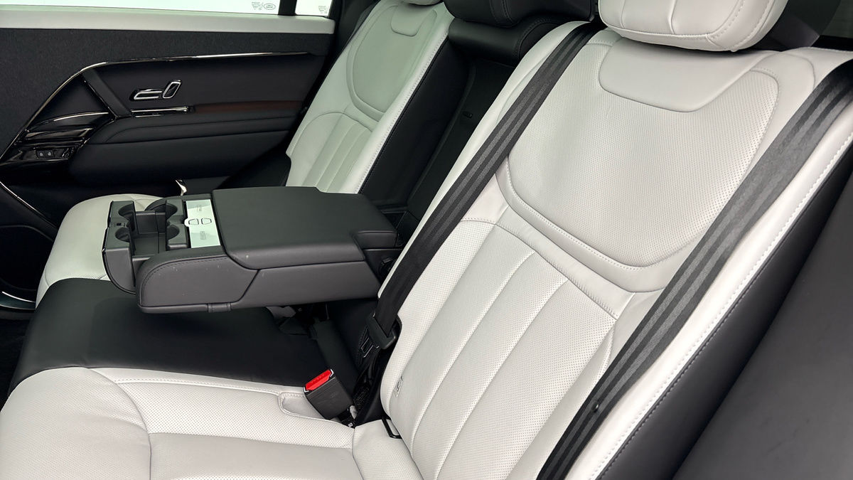 Land Rover Range Rover Sport Image 9