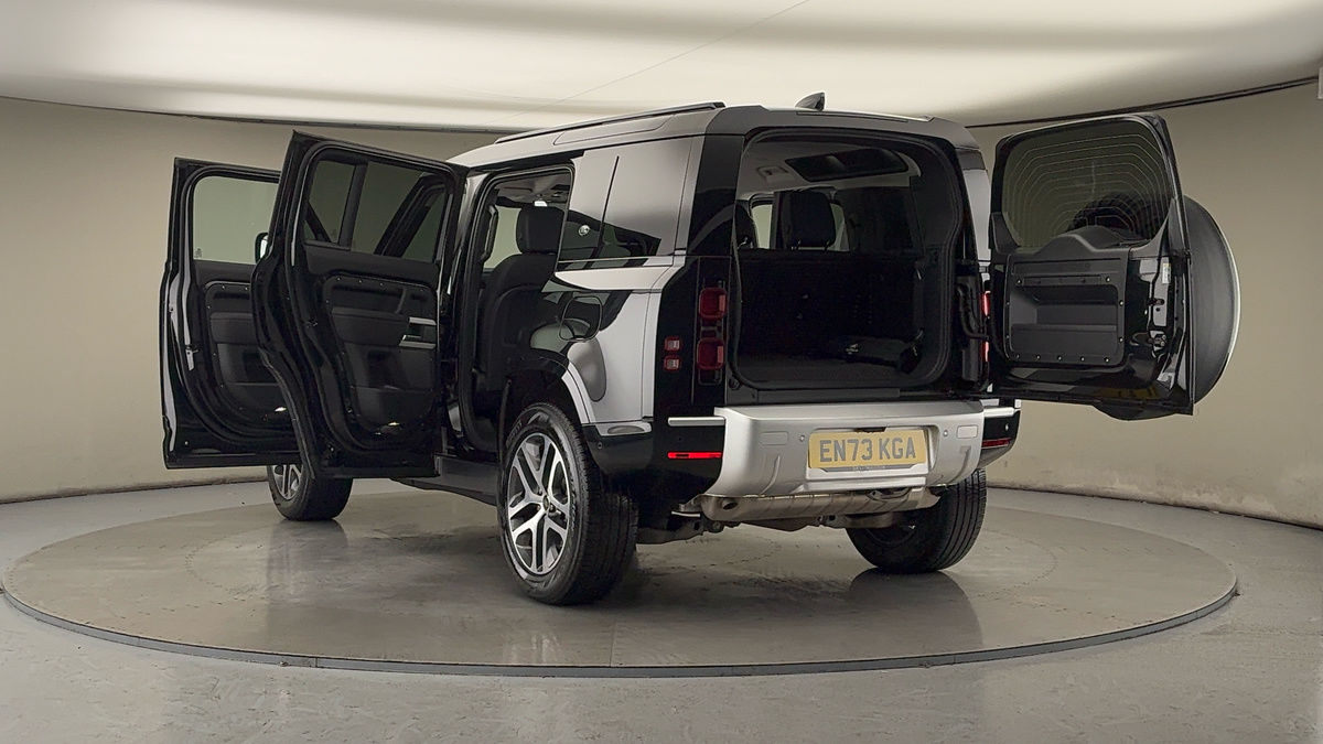 Land Rover Defender 110 Image 23