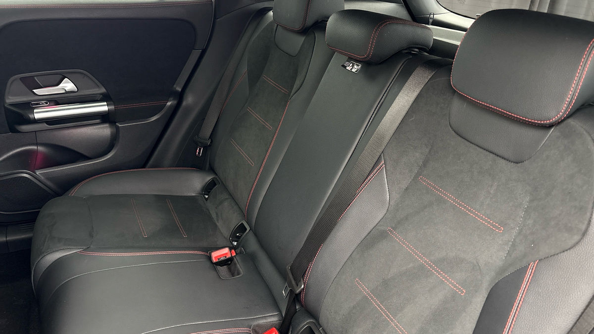 Mercedes-Benz GLA Image 8