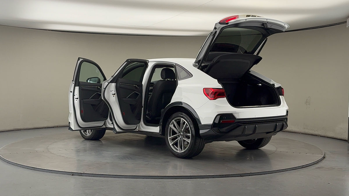 More views of Audi Q3