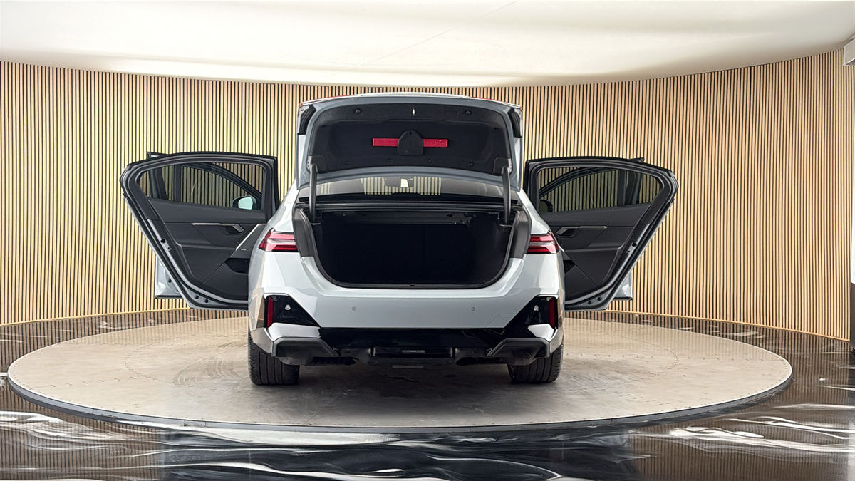 More views of BMW i5
