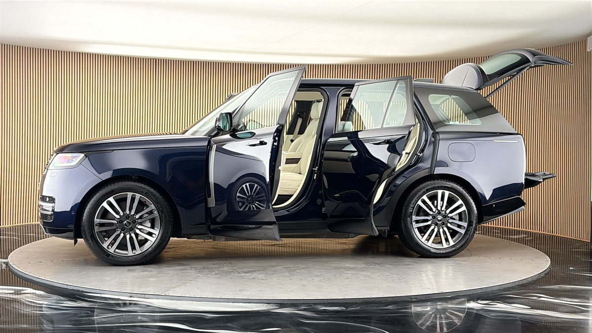 More views of Land Rover Range Rover