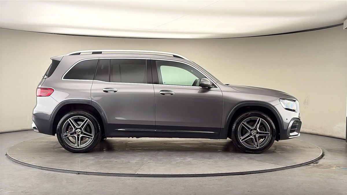 Mercedes-Benz GLB Image 16