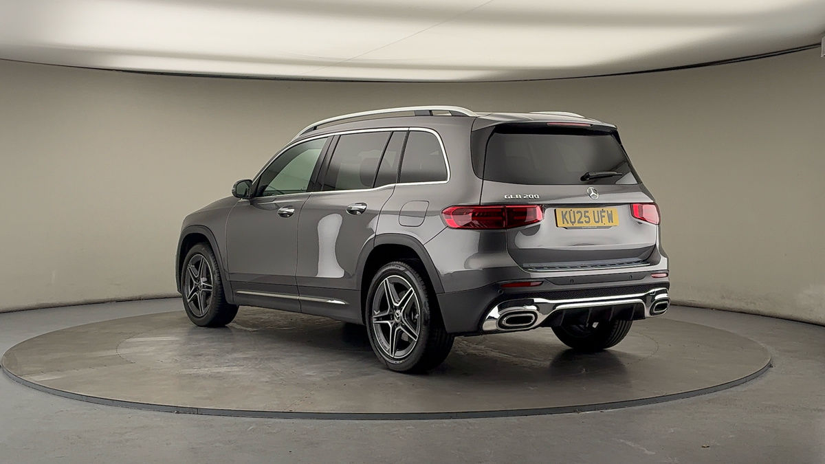 Mercedes-Benz GLB Image 2