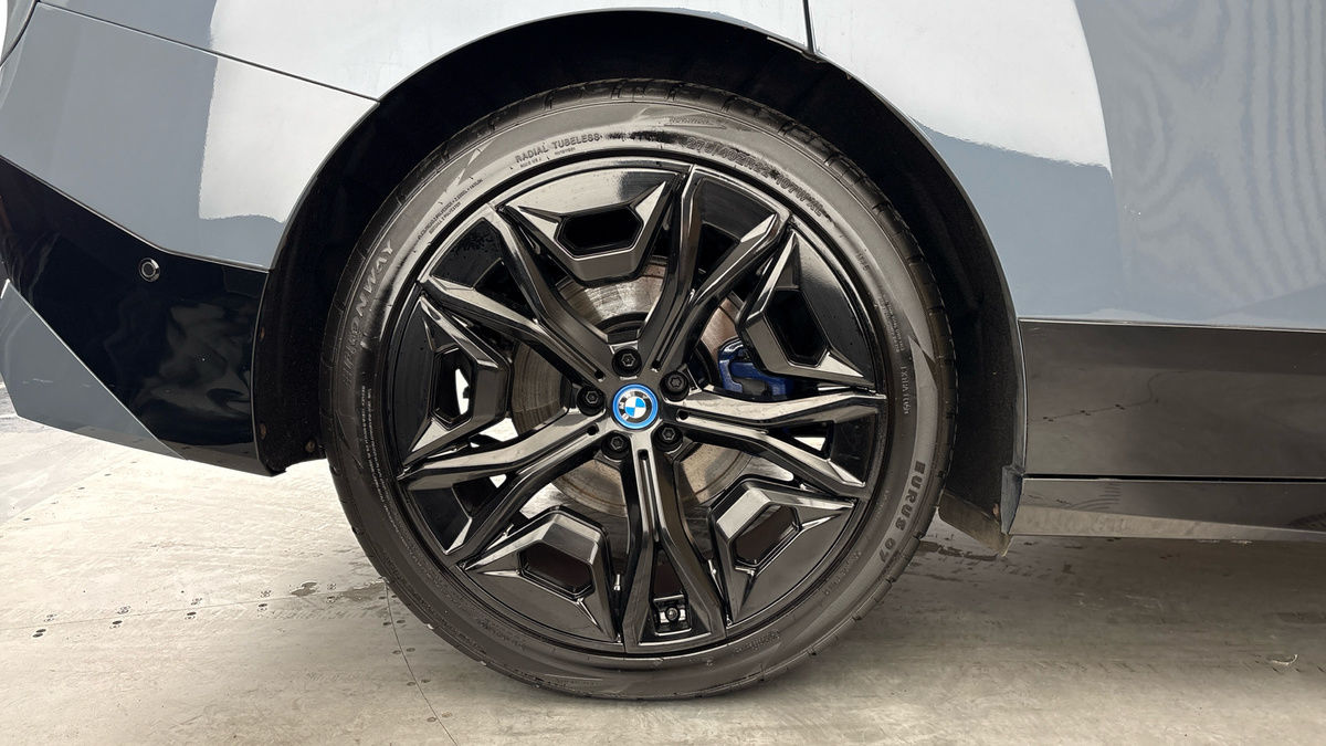 BMW iX Image 10
