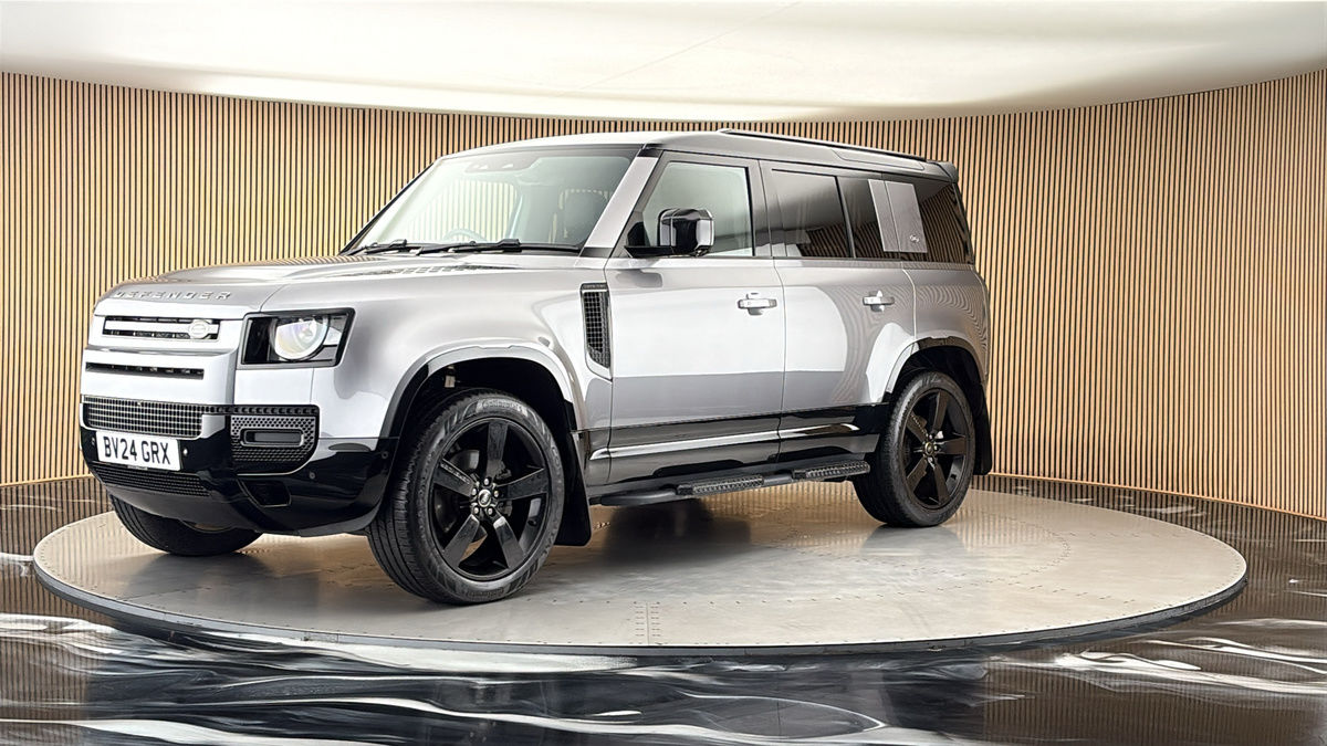 Land Rover Defender 110 Image 20