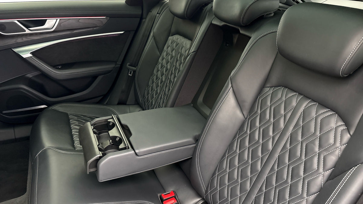 Audi S6 Avant Image 9