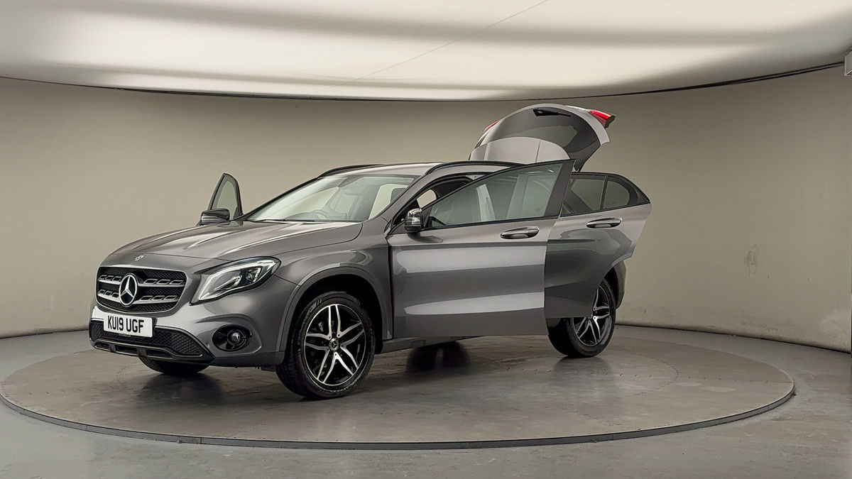 Mercedes-Benz GLA Image 22