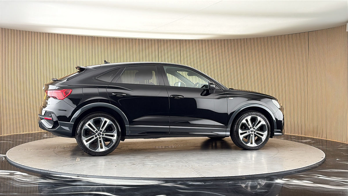 More views of Audi Q3
