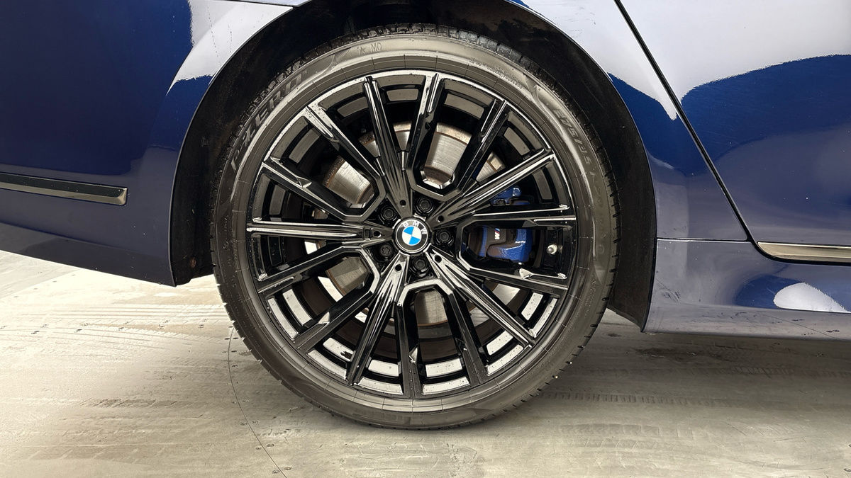 BMW 7 Series Image 10