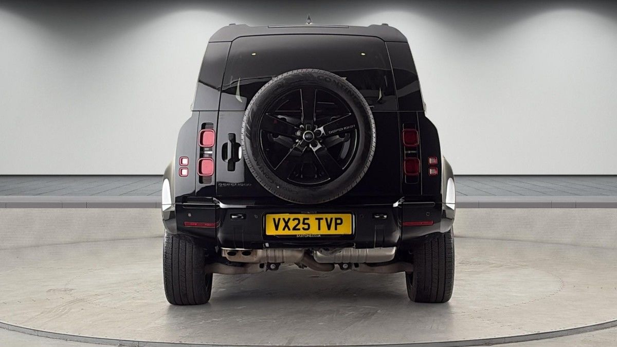 Land Rover Defender 110 Image 4
