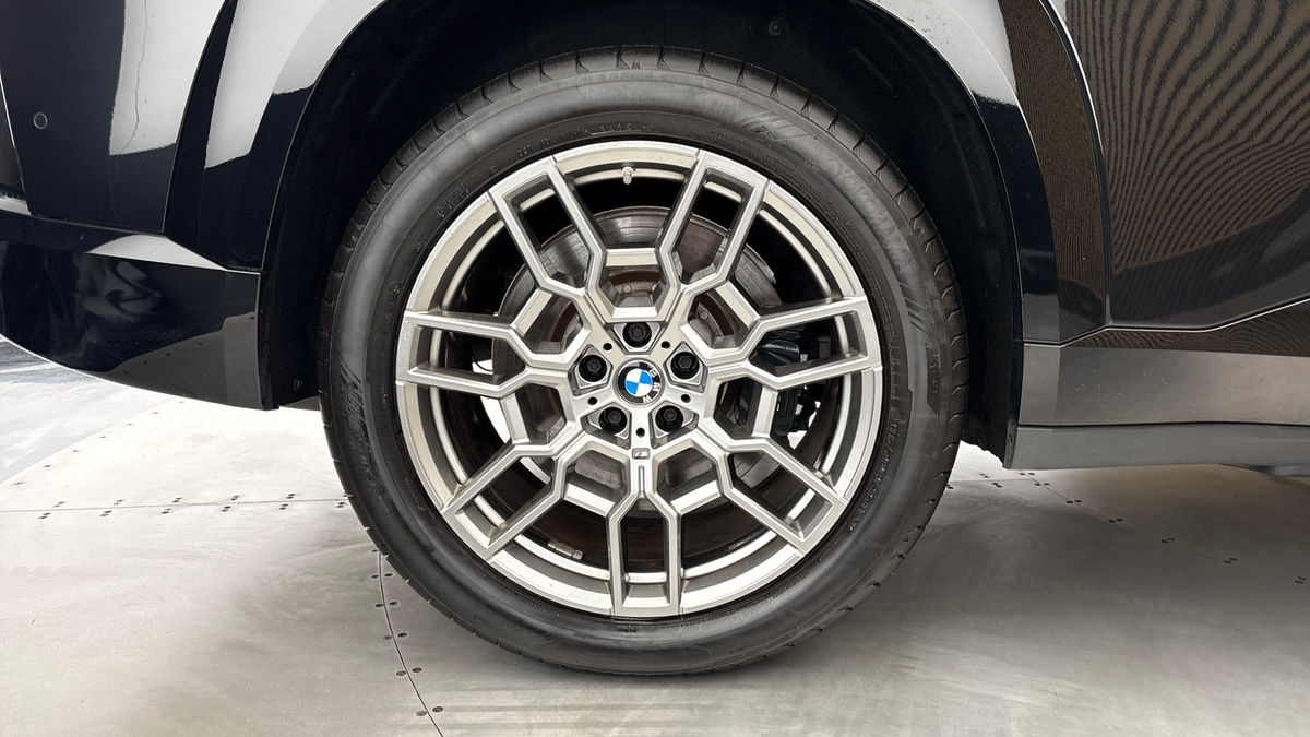 BMW XM Image 10