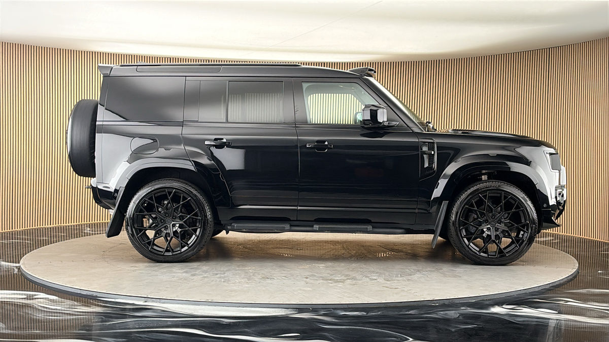 Land Rover Defender 110 Urban Image 16