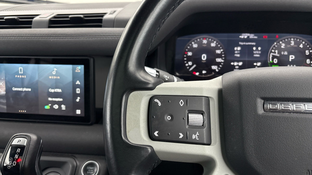 Land Rover Defender 110 Image 13