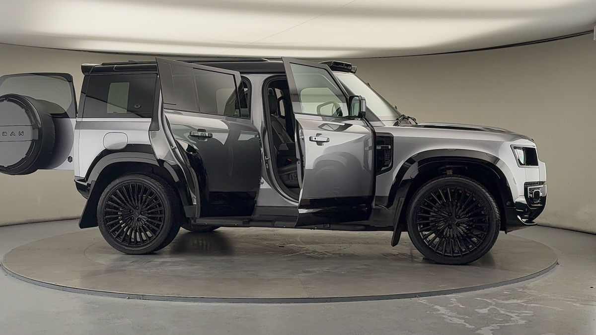 More views of Land Rover Defender 110