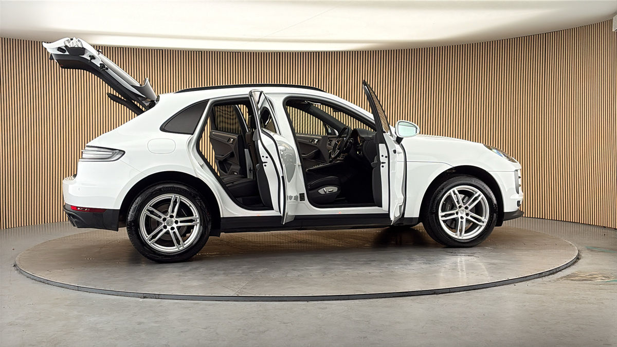 More views of Porsche Macan