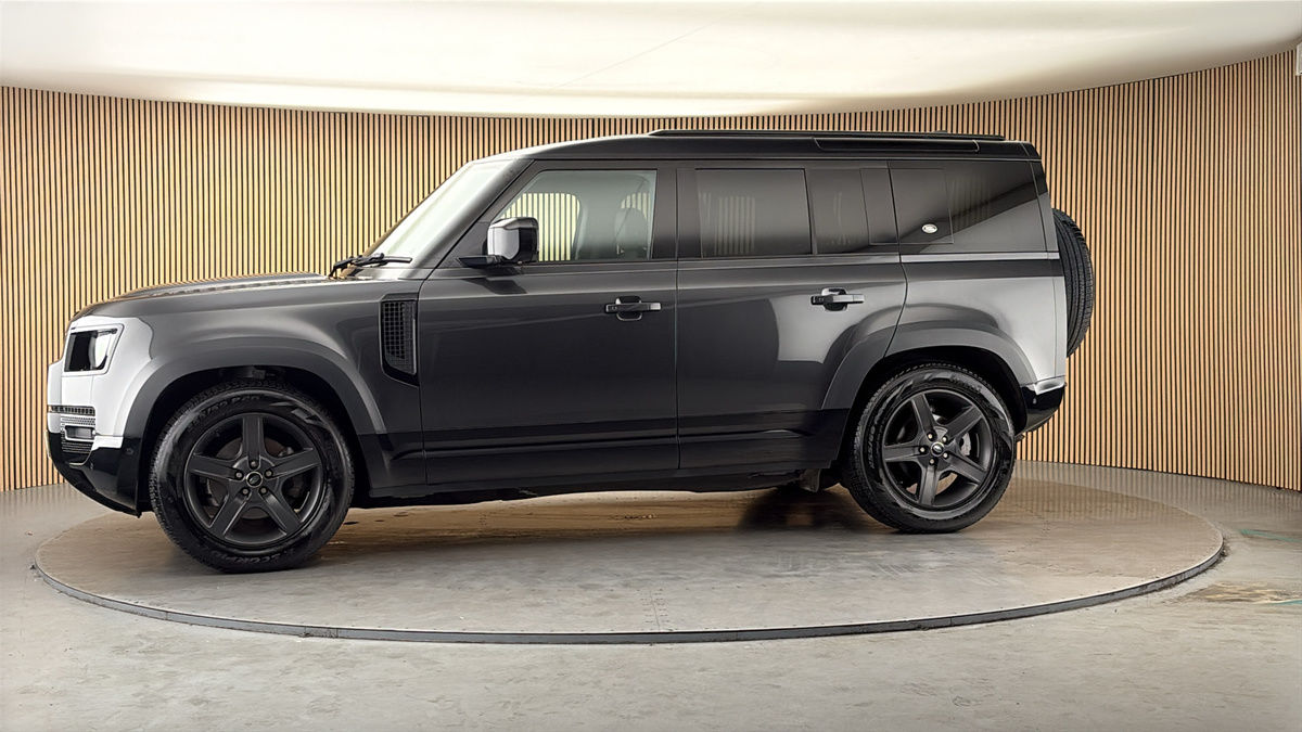 More views of Land Rover Defender 110