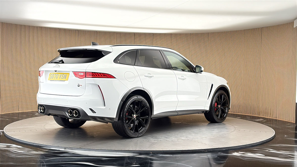 Jaguar F-PACE Image 42