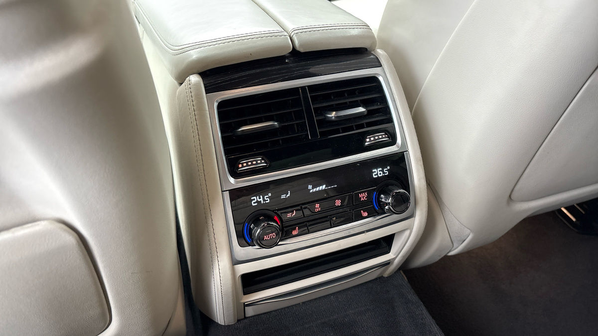 BMW 7 Series Image 6