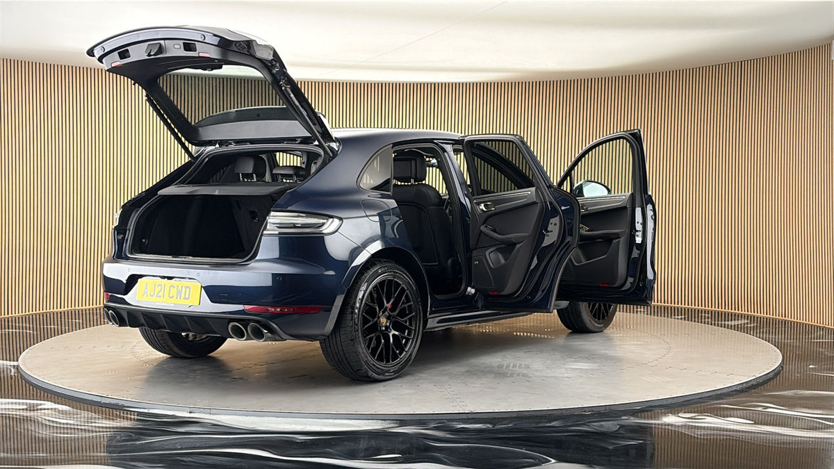 More views of Porsche Macan