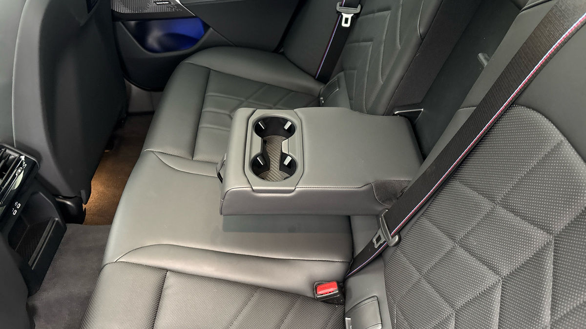 BMW 5 Series Image 9