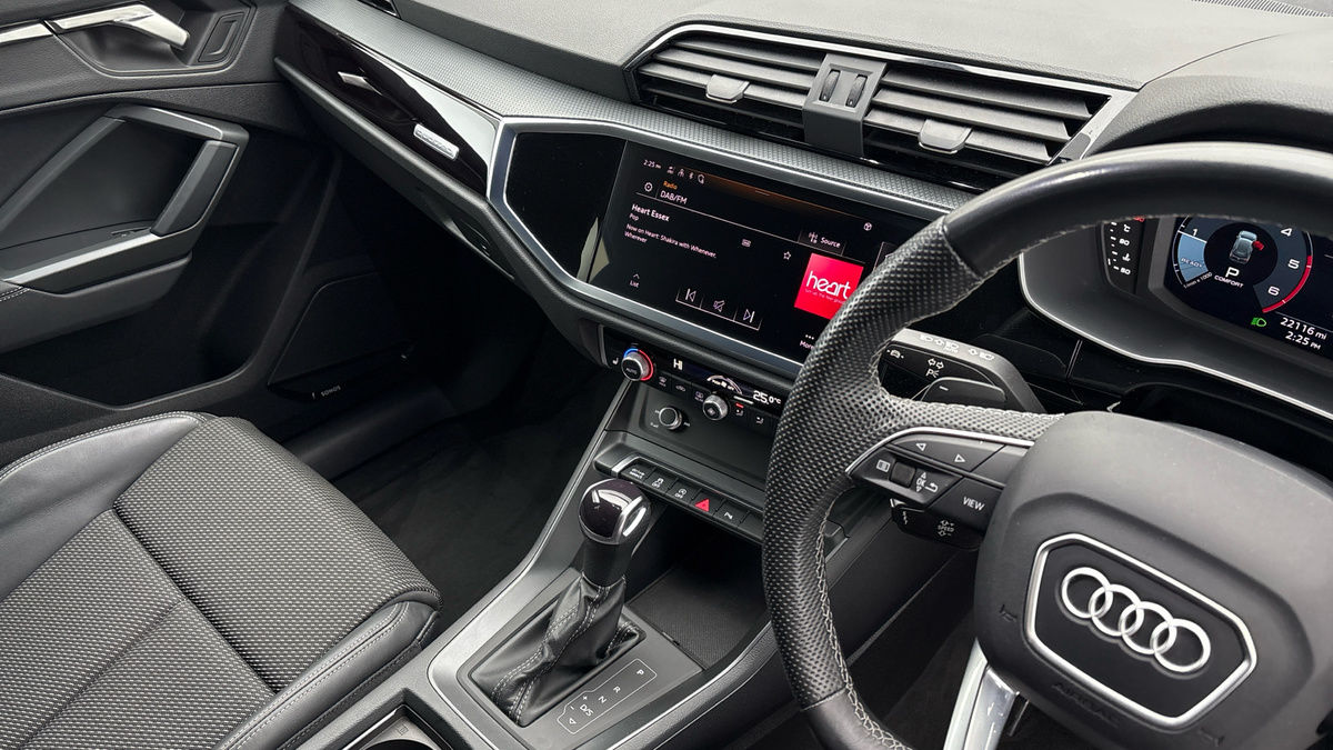 Audi Q3 Image 18