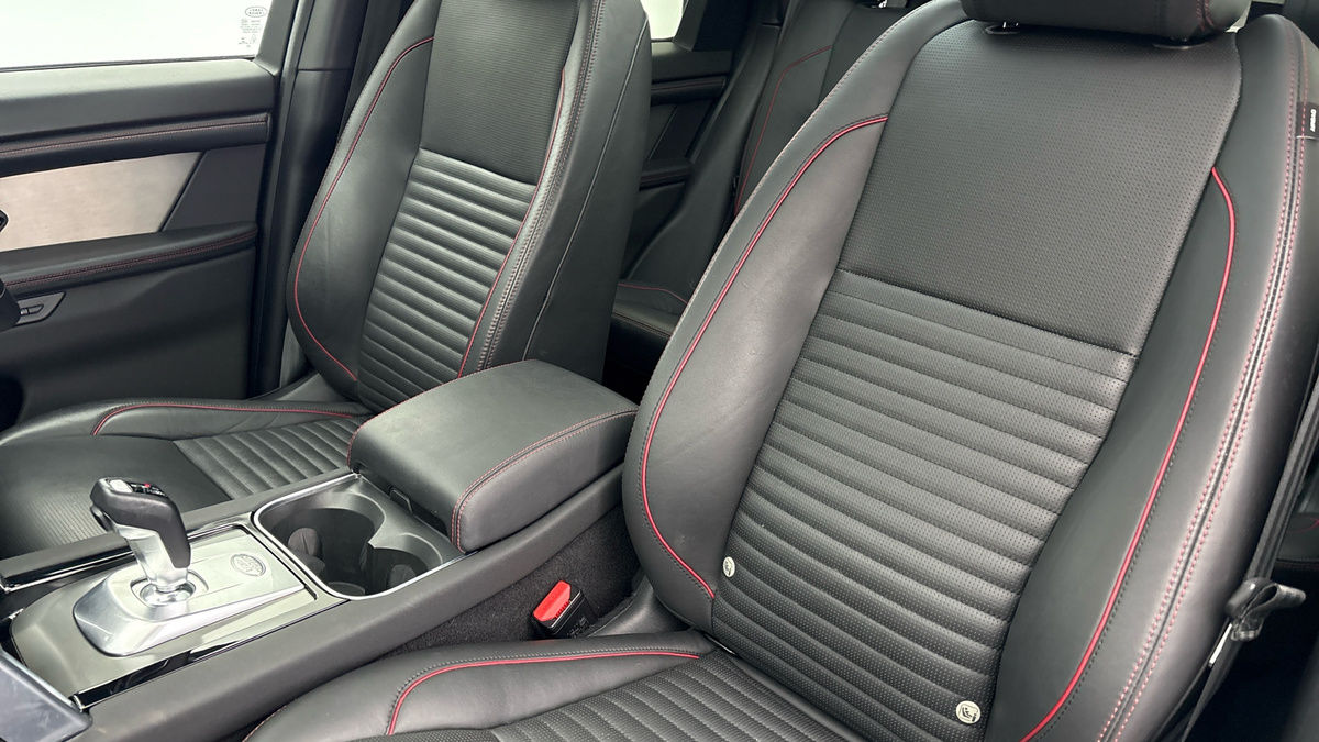 Land Rover Discovery Sport Image 7