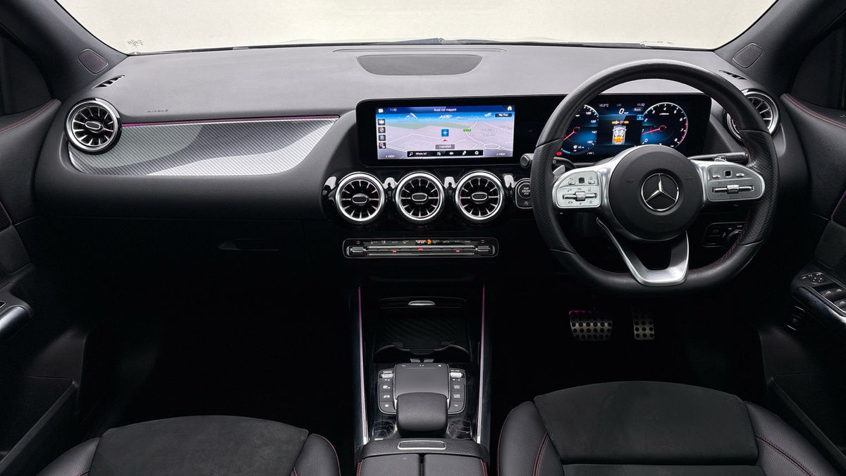 Mercedes-Benz GLA Image 12