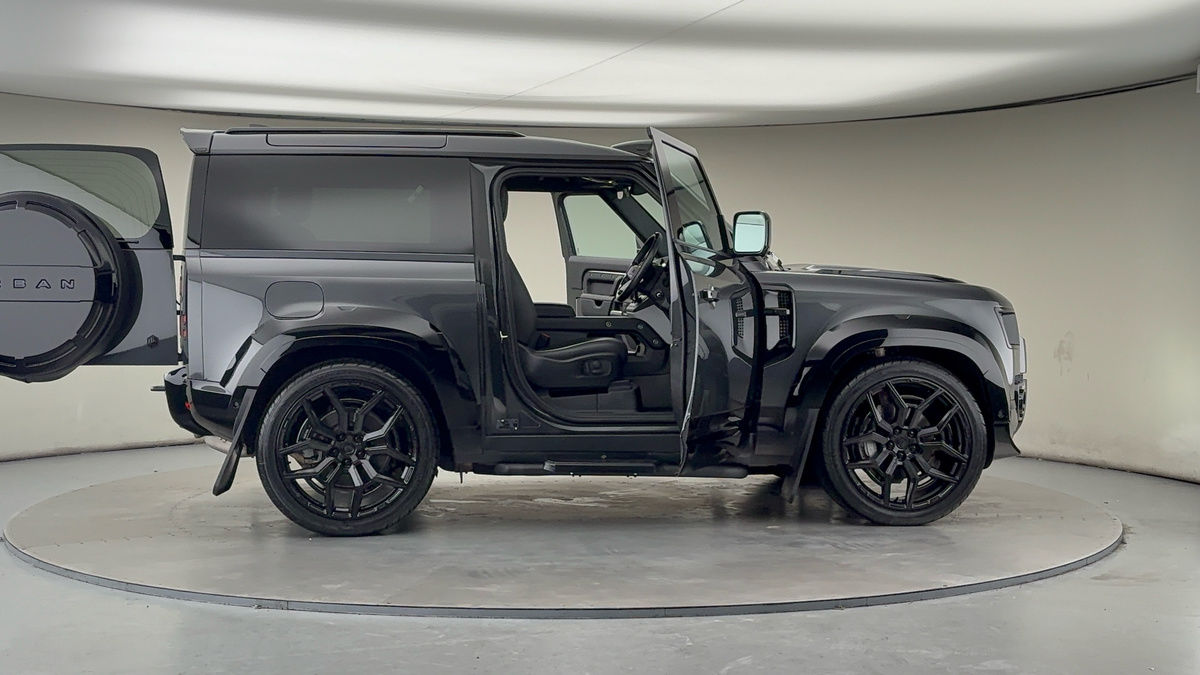 More views of Land Rover Defender 90