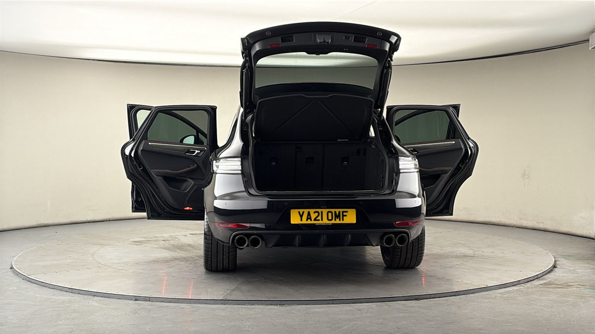 More views of Porsche Macan