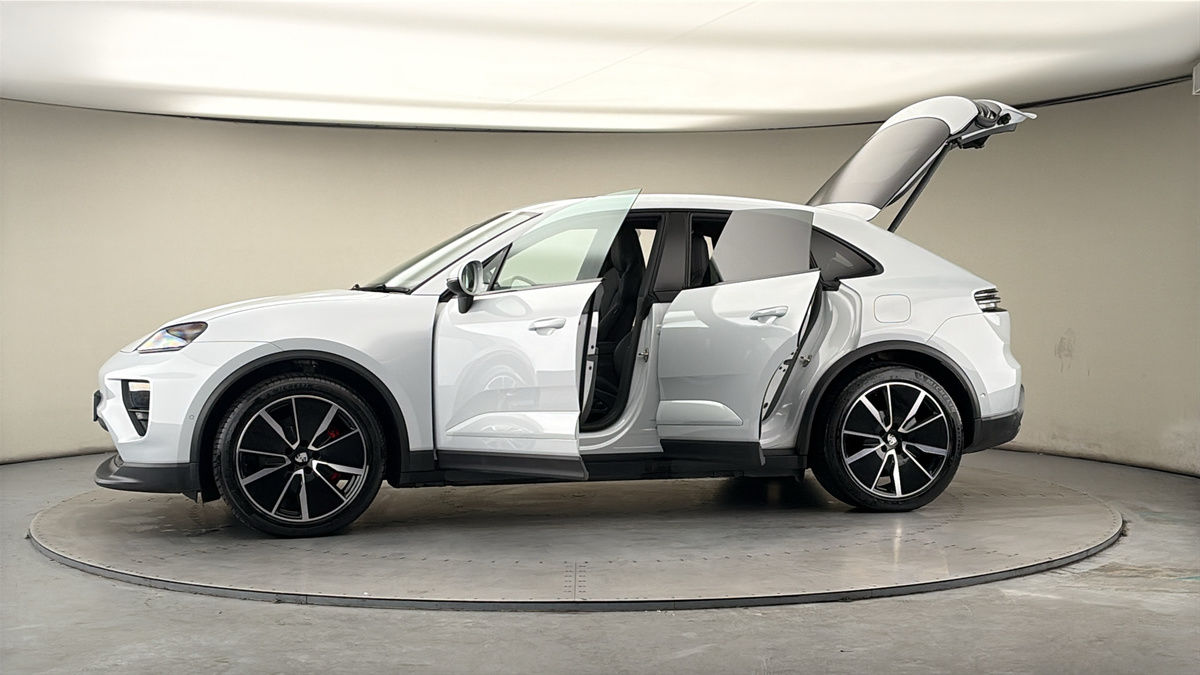 More views of Porsche Macan