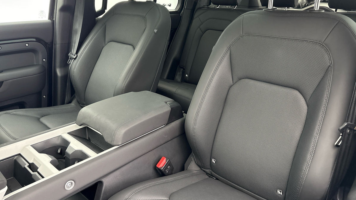 Land Rover Defender 110 Urban Image 7