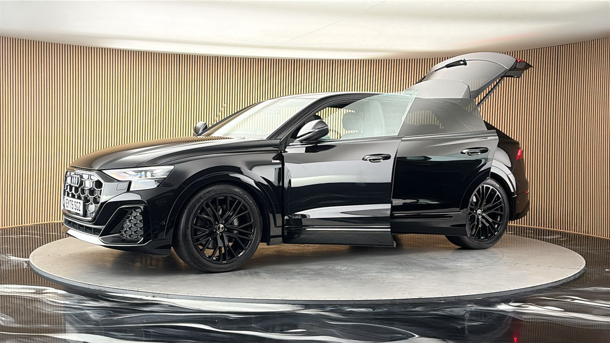More views of Audi Q8