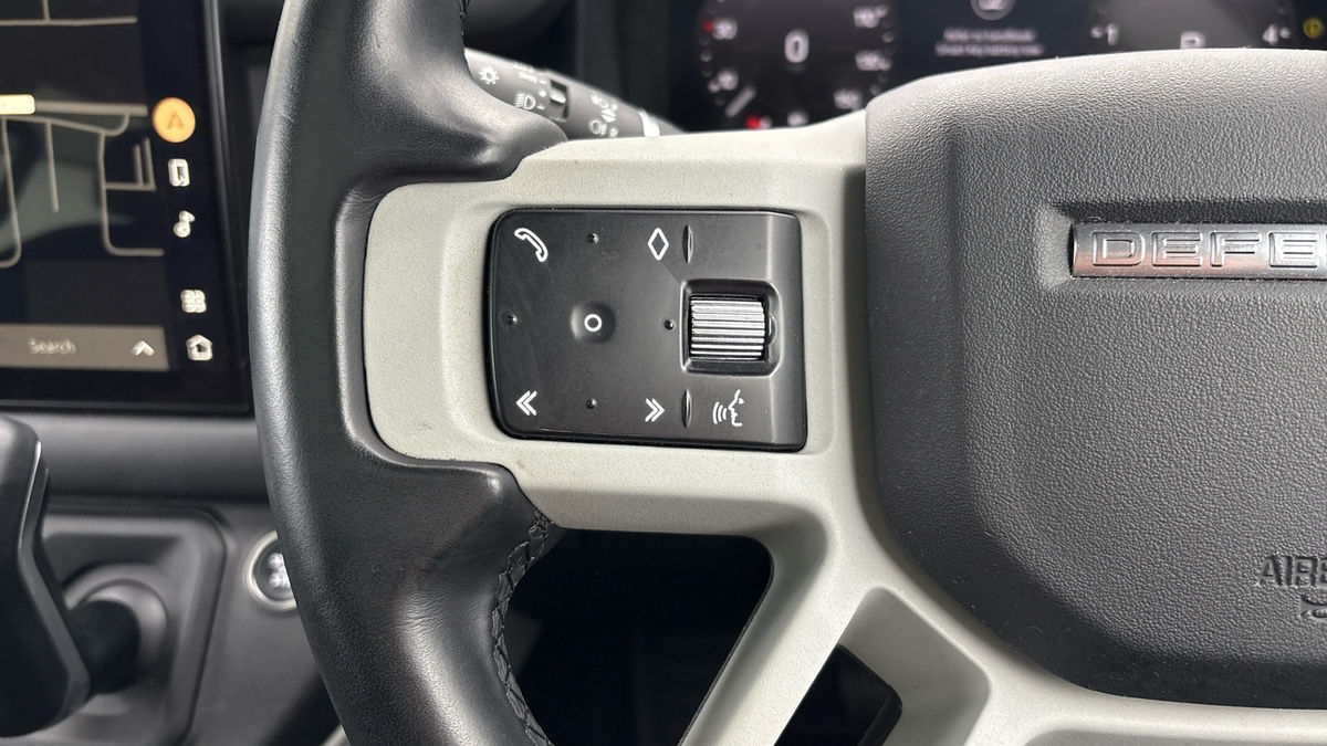 Land Rover Defender 110 Image 13